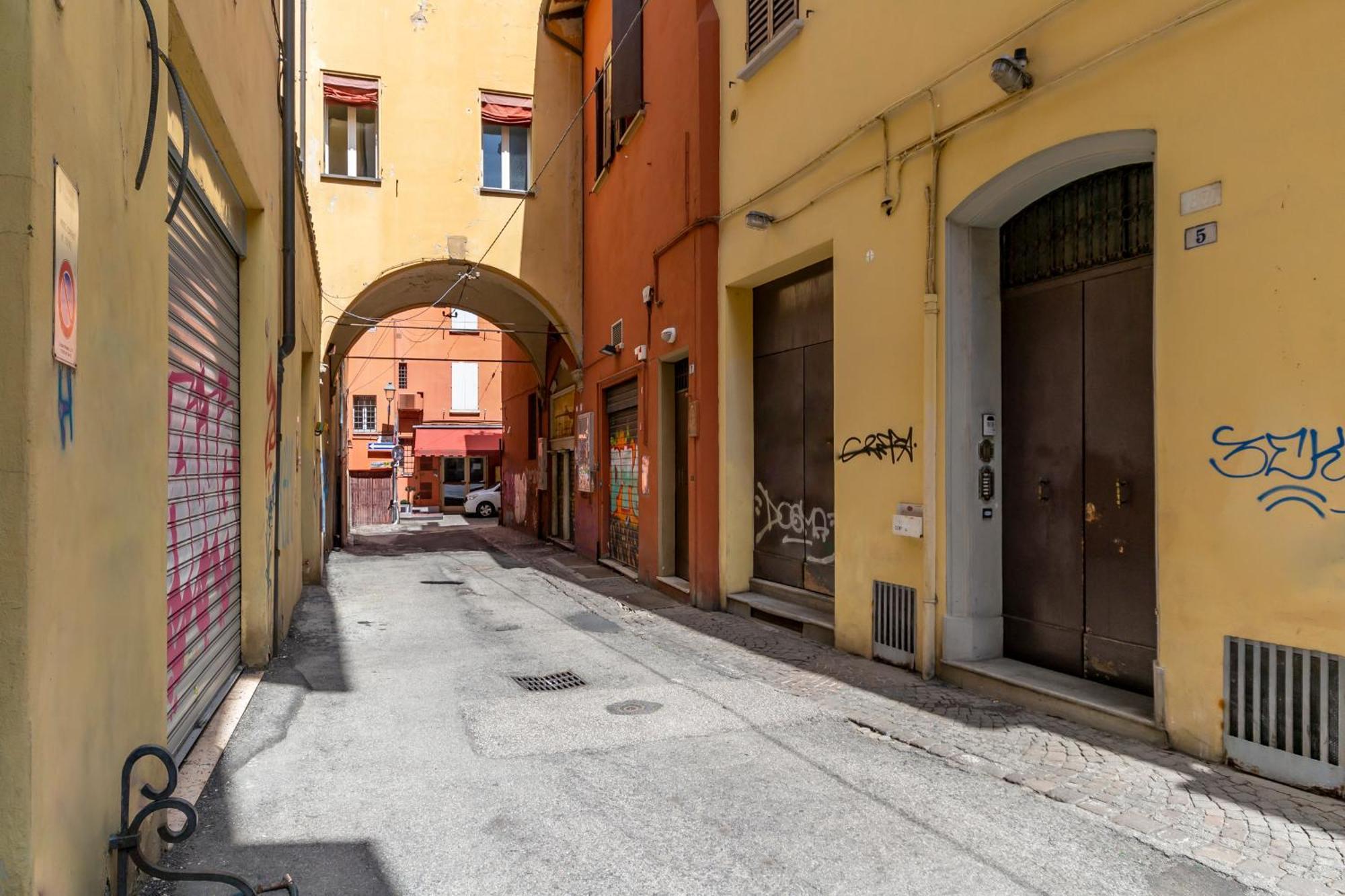 Apartment Amos - 5 Minutes From Piazza Maggiore Bologna Esterno foto